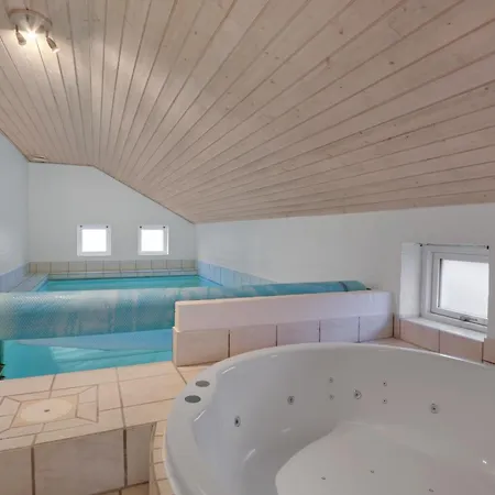 בית נופש Cozy Pool House By The Sea, Vejlby Klit-sj505 הרבור